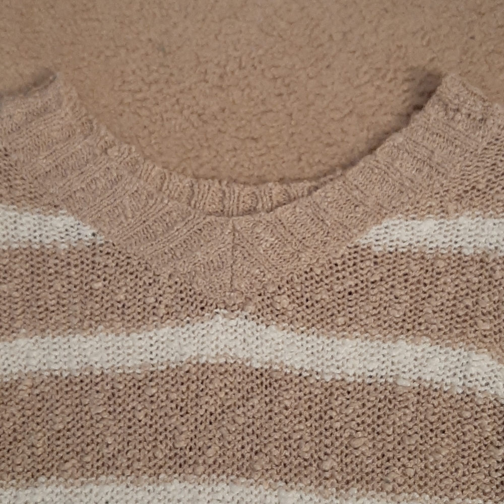 Beige and white striped sweater - Picture 3 of 7